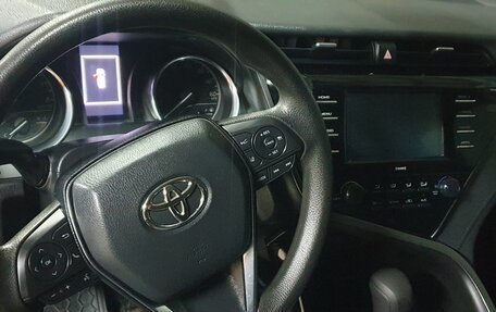 Toyota Camry, 2020 год, 2 300 000 рублей, 4 фотография