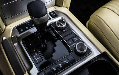 Toyota Land Cruiser 200, 2016 год, 4 000 000 рублей, 24 фотография