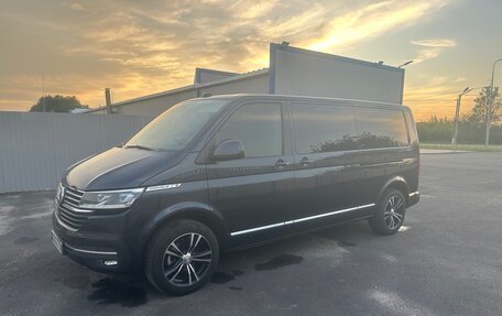 Volkswagen Caravelle T6 рестайлинг, 2021 год, 6 500 000 рублей, 4 фотография