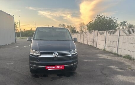 Volkswagen Caravelle T6 рестайлинг, 2021 год, 6 500 000 рублей, 2 фотография