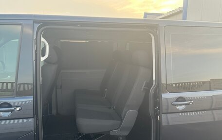 Volkswagen Caravelle T6 рестайлинг, 2021 год, 6 500 000 рублей, 15 фотография