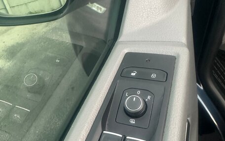 Volkswagen Caravelle T6 рестайлинг, 2021 год, 6 500 000 рублей, 26 фотография