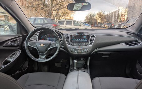 Chevrolet Malibu IX, 2017 год, 1 500 000 рублей, 11 фотография