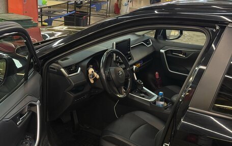 Toyota RAV4, 2021 год, 3 300 000 рублей, 8 фотография