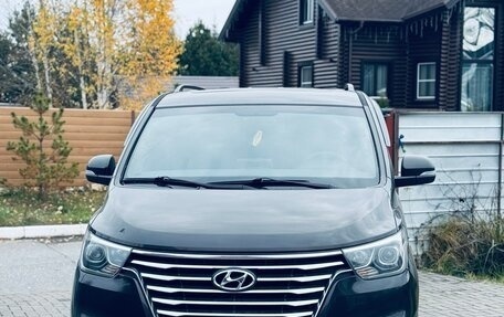 Hyundai Grand Starex Grand Starex I рестайлинг 2, 2019 год, 3 550 000 рублей, 2 фотография