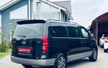 Hyundai Grand Starex Grand Starex I рестайлинг 2, 2019 год, 3 550 000 рублей, 5 фотография