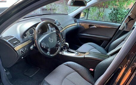 Mercedes-Benz E-Класс, 2004 год, 1 950 000 рублей, 11 фотография