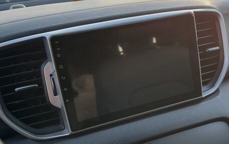 KIA Sportage IV рестайлинг, 2018 год, 1 900 000 рублей, 5 фотография