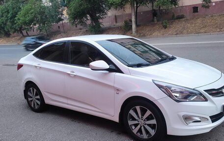 Hyundai Solaris II рестайлинг, 2015 год, 1 350 000 рублей, 2 фотография