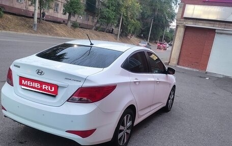 Hyundai Solaris II рестайлинг, 2015 год, 1 350 000 рублей, 3 фотография