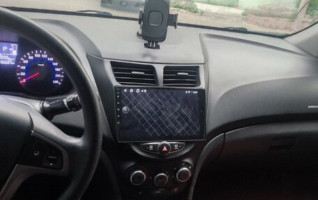 Hyundai Solaris II рестайлинг, 2015 год, 1 350 000 рублей, 9 фотография