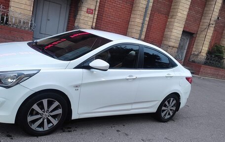 Hyundai Solaris II рестайлинг, 2015 год, 1 350 000 рублей, 10 фотография