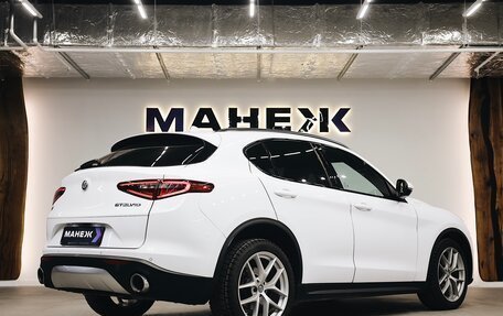 Alfa Romeo Stelvio, 2017 год, 2 970 000 рублей, 6 фотография