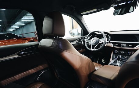 Alfa Romeo Stelvio, 2017 год, 2 970 000 рублей, 21 фотография