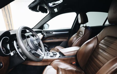 Alfa Romeo Stelvio, 2017 год, 2 970 000 рублей, 17 фотография