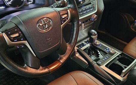 Toyota Land Cruiser 200, 2018 год, 8 150 000 рублей, 28 фотография