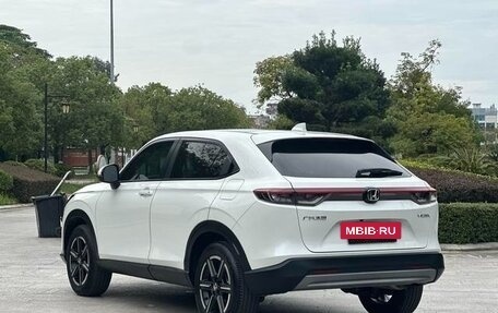 Honda Vezel, 2024 год, 1 600 000 рублей, 5 фотография