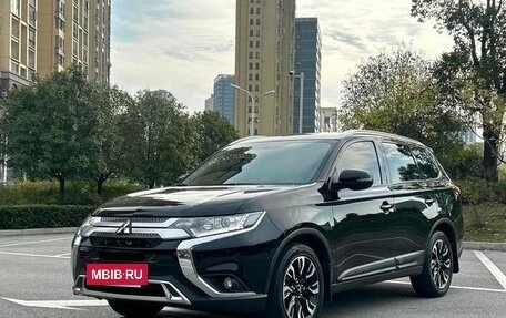 Mitsubishi Outlander III рестайлинг 3, 2021 год, 1 930 469 рублей, 3 фотография