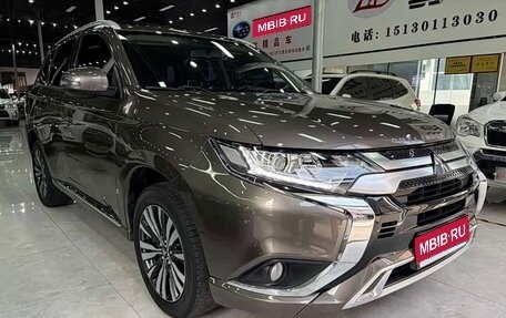 Mitsubishi Outlander III рестайлинг 3, 2021 год, 2 120 469 рублей, 1 фотография