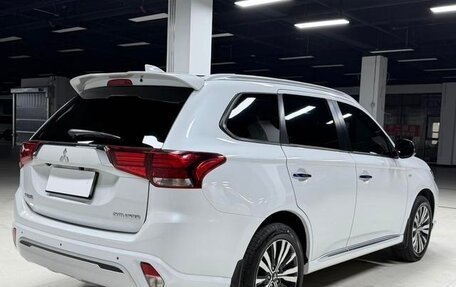 Mitsubishi Outlander III рестайлинг 3, 2022 год, 2 060 469 рублей, 6 фотография