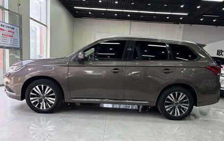 Mitsubishi Outlander III рестайлинг 3, 2021 год, 2 120 469 рублей, 4 фотография