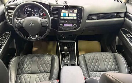 Mitsubishi Outlander III рестайлинг 3, 2021 год, 2 120 469 рублей, 10 фотография