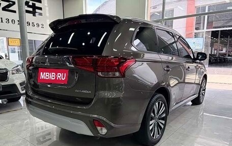 Mitsubishi Outlander III рестайлинг 3, 2021 год, 2 120 469 рублей, 5 фотография