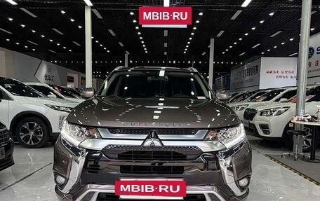 Mitsubishi Outlander III рестайлинг 3, 2021 год, 2 120 469 рублей, 2 фотография