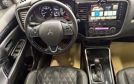 Mitsubishi Outlander III рестайлинг 3, 2021 год, 2 120 469 рублей, 11 фотография