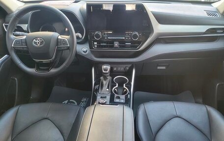 Toyota Highlander, 2024 год, 5 740 469 рублей, 10 фотография