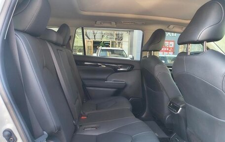 Toyota Highlander, 2024 год, 5 740 469 рублей, 15 фотография