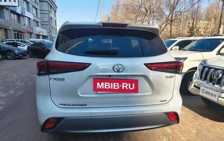 Toyota Highlander, 2024 год, 5 740 469 рублей, 5 фотография