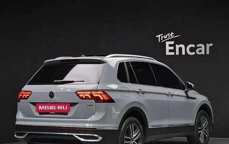 Volkswagen Tiguan II, 2022 год, 2 860 111 рублей, 2 фотография