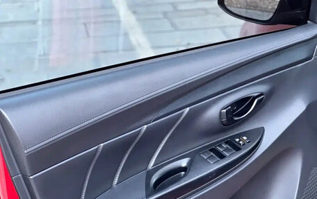 Toyota Yaris XP150 рестайлинг, 2022 год, 930 000 рублей, 20 фотография