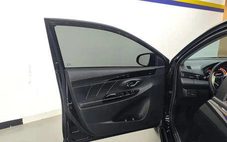 Toyota Yaris XP150 рестайлинг, 2022 год, 1 000 000 рублей, 7 фотография