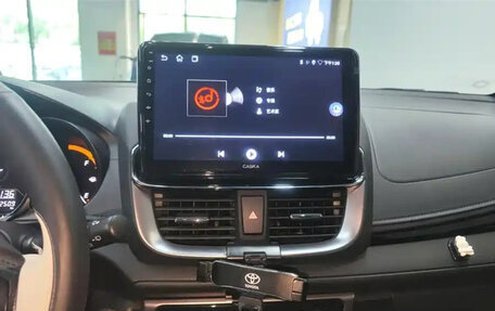 Toyota Yaris XP150 рестайлинг, 2022 год, 1 000 000 рублей, 12 фотография