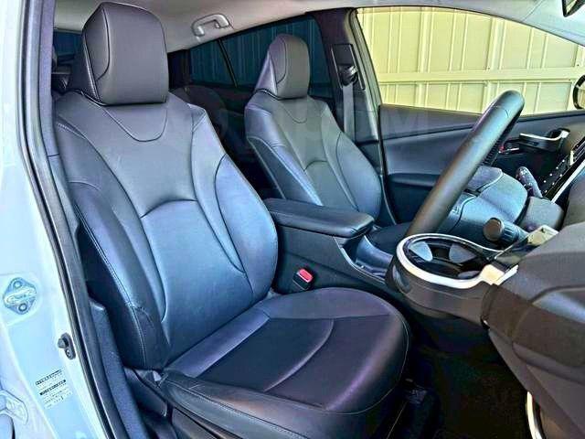 Toyota Prius IV XW50, 2022 год, 1 750 000 рублей, 10 фотография