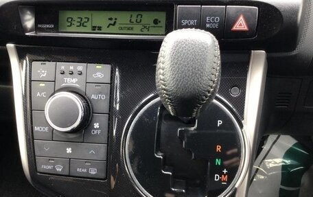 Toyota Wish II, 2016 год, 1 330 000 рублей, 12 фотография