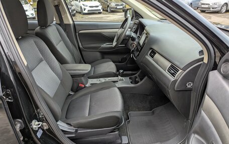 Mitsubishi Outlander III рестайлинг 3, 2014 год, 1 115 000 рублей, 10 фотография