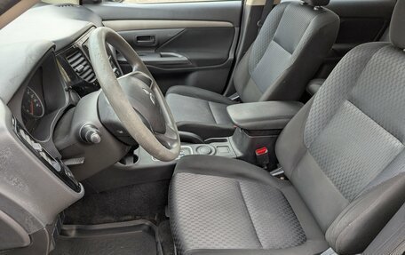 Mitsubishi Outlander III рестайлинг 3, 2014 год, 1 115 000 рублей, 9 фотография