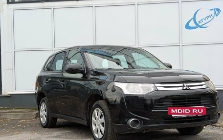 Mitsubishi Outlander III рестайлинг 3, 2014 год, 1 115 000 рублей, 2 фотография