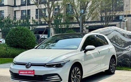 Volkswagen Golf VIII, 2022 год, 1 650 004 рублей, 1 фотография