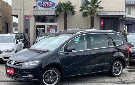 Volkswagen Sharan II, 2012 год, 900 000 рублей, 1 фотография