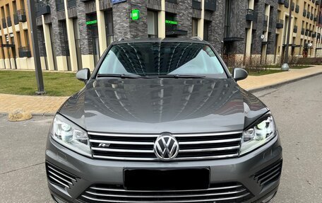 Volkswagen Touareg III, 2016 год, 3 075 000 рублей, 2 фотография