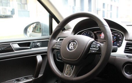 Volkswagen Touareg III, 2016 год, 3 075 000 рублей, 26 фотография