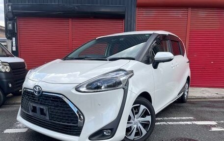 Toyota Sienta II, 2022 год, 1 074 000 рублей, 1 фотография