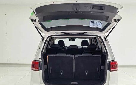 Volkswagen Touran III, 2021 год, 2 147 000 рублей, 3 фотография