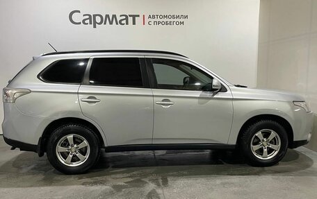 Mitsubishi Outlander III рестайлинг 3, 2013 год, 1 300 000 рублей, 8 фотография