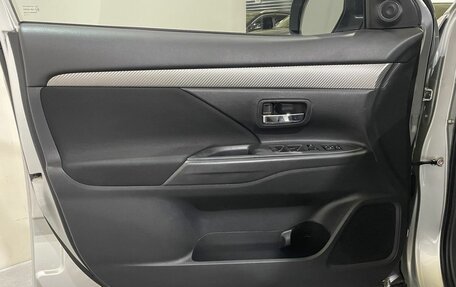 Mitsubishi Outlander III рестайлинг 3, 2013 год, 1 300 000 рублей, 14 фотография