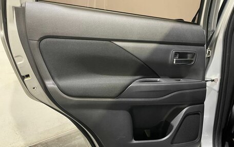 Mitsubishi Outlander III рестайлинг 3, 2013 год, 1 300 000 рублей, 16 фотография